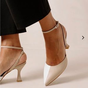 BNIB Alohas Cinderella Leather Pumps